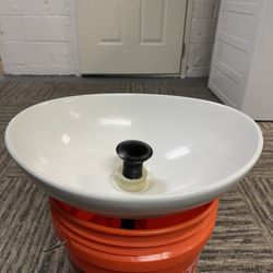 Bathroom Sink, White w/ Stopper