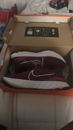 Nike react infinity size 9 1/2