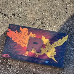 Pokémon TCG: Team Rocket's Moltres ex Ultra-Premium Collection