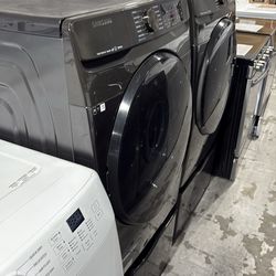 Samsung Washer and dryer set with pedestal