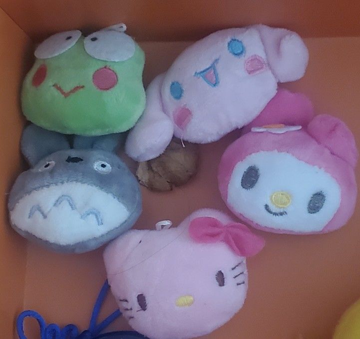 SANRIO MINI PLUSHIES/TINY HELLO KITTY SQUISHYS