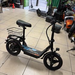 ASKGO ELECTRIC SCOOTER 450 W 25 MPH  RANGE 30 MILES