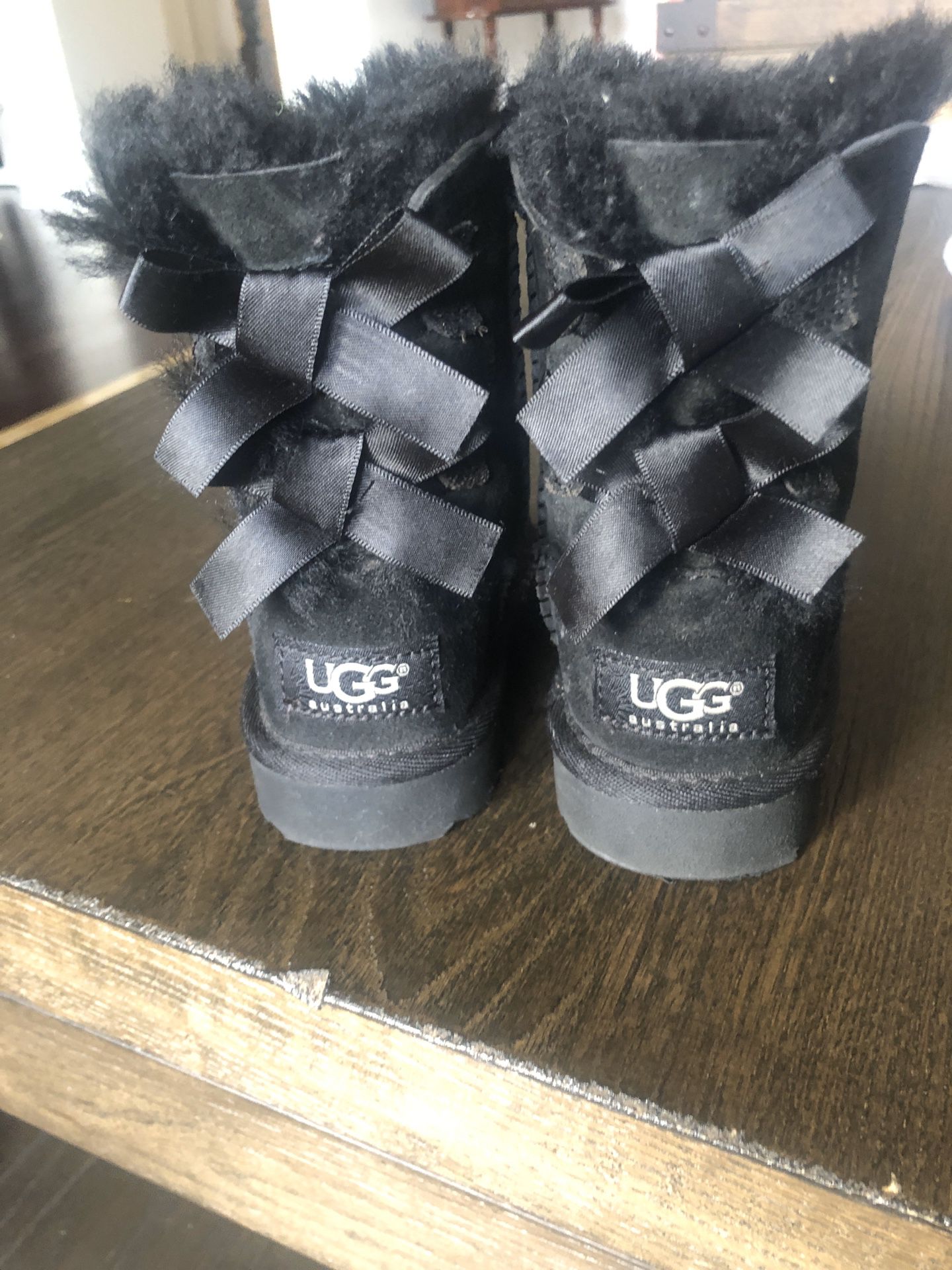 Black toddler Uggs boots size 6