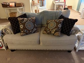 Very Good Condition Cream/Light Beige love seat