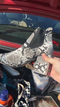 Women’s boots size 7