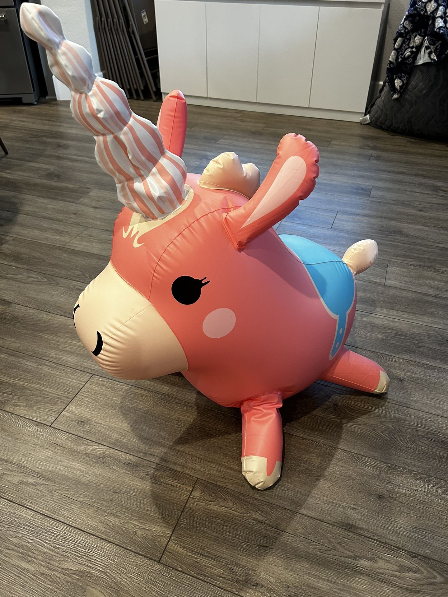 Team Fortress 2 Inflatable Balloonicorn