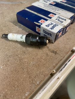 R34TS Spark Plugs 6 Total 