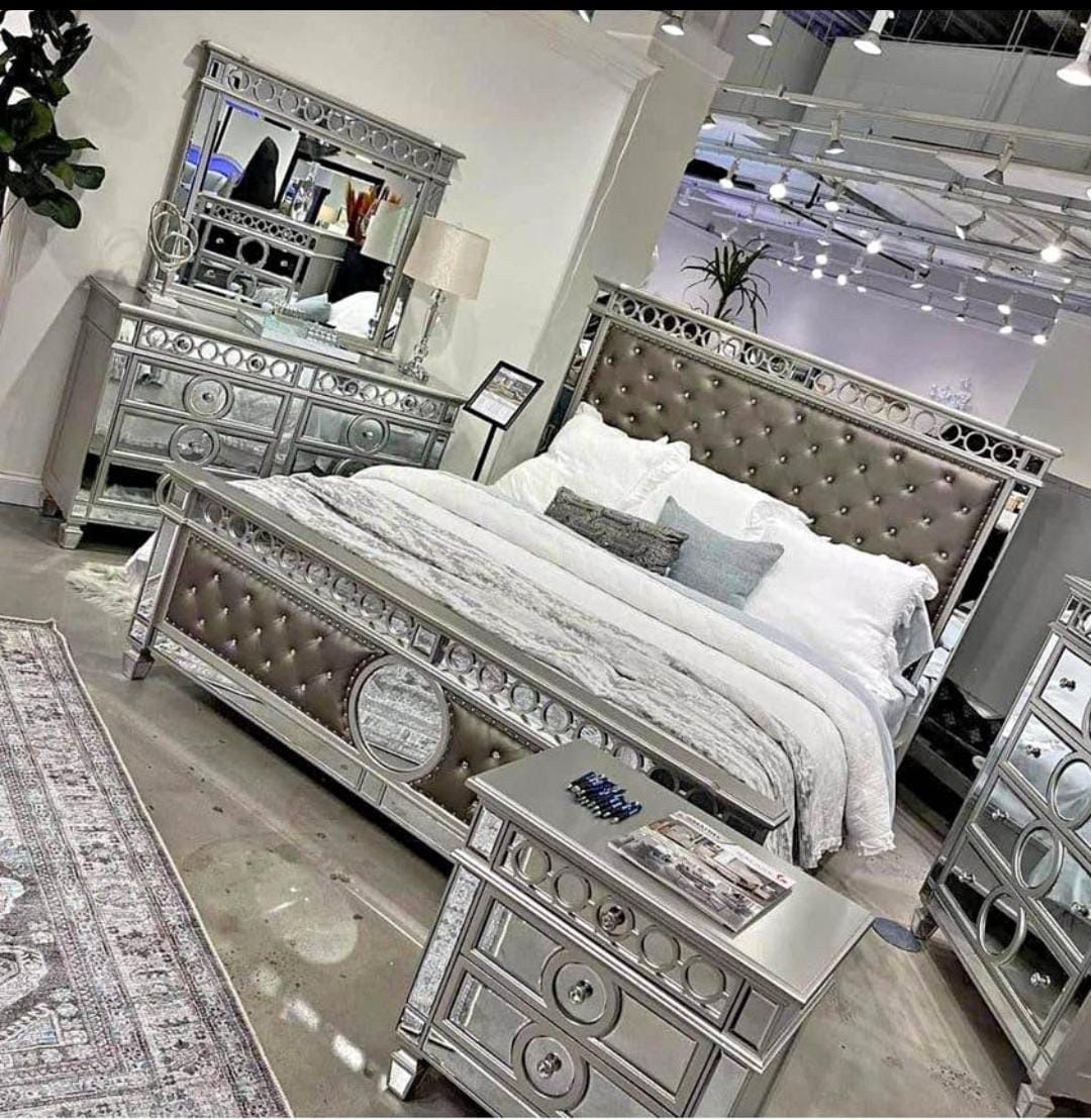 Juego De Cuarto Con Efecto Espejo. Ask For Price