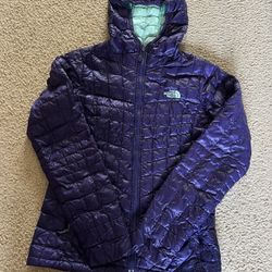 Used women North face thermoball hoodie  S