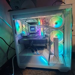 Selling PC Comes With Monitor Mouse Ect 