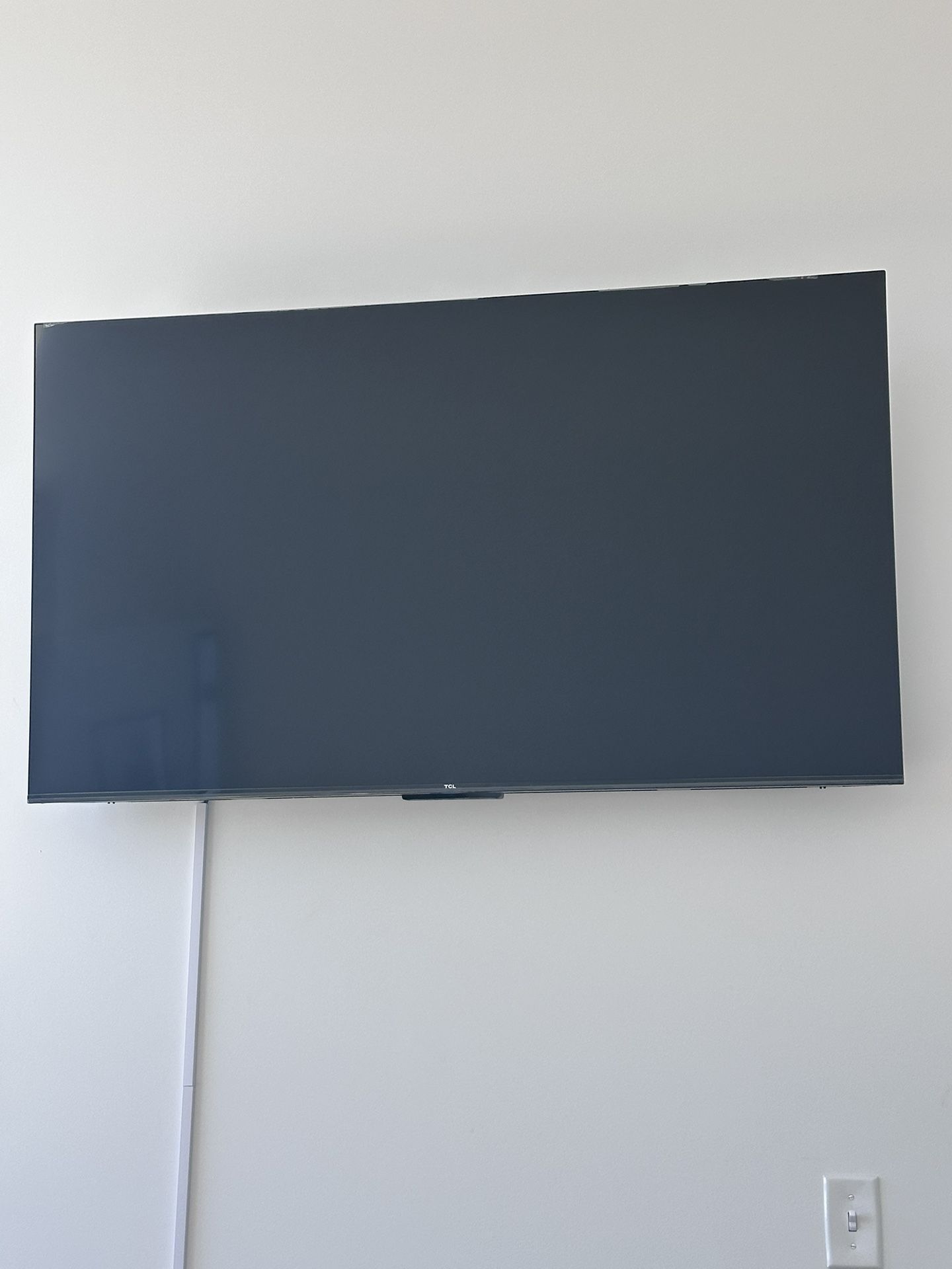 TCL 55” Smart Google Tv With Rocketfish Tilting Wall Mount
