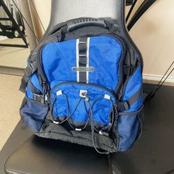 OE8251- Like NEW Blue Multi Pocketed EAST SPORT Backpack Great Condition