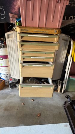 Toolbox Is A Plastic, Not Too Heavy