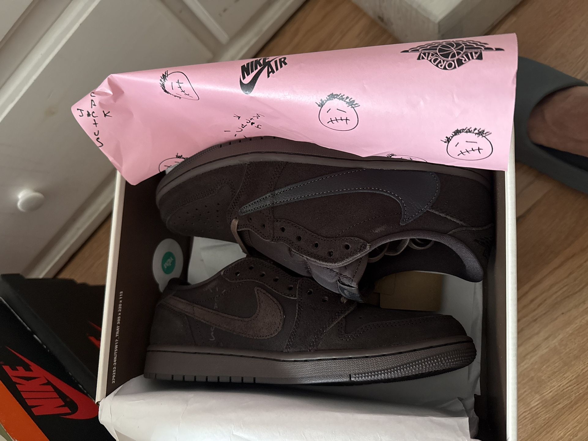 Jordan 1 Low Travis Scott