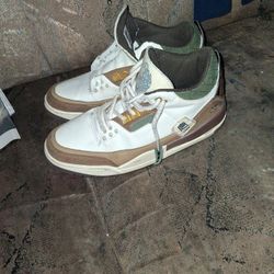 Nike Air Jordan 3 Retro Year Or The Tiger Shoes Men's Size 11 US White/Brown. Condition is Pre-owned