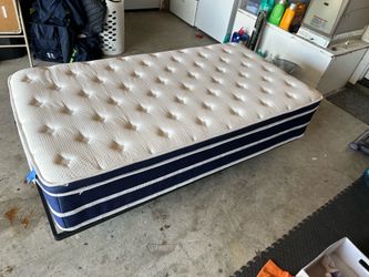 Bed frame/ mattress