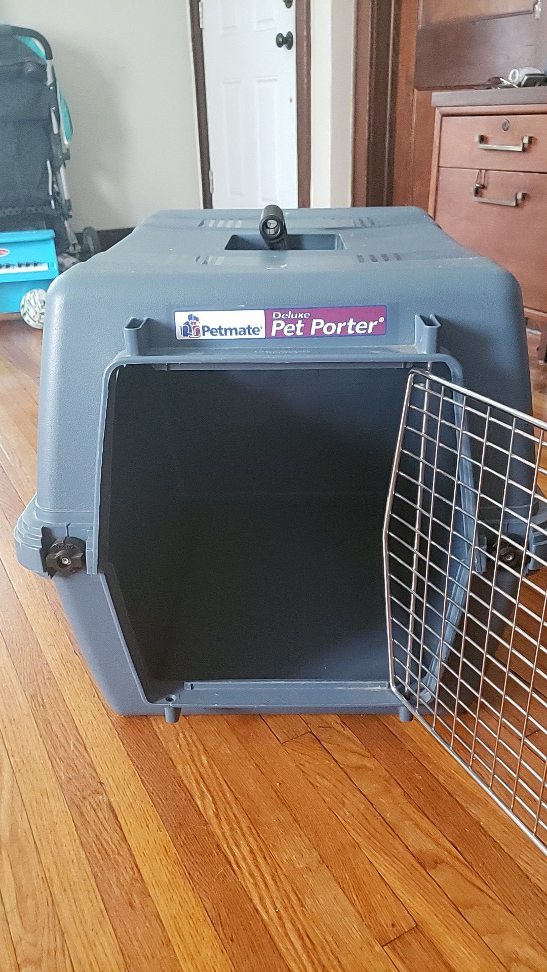 Medium Sized Dog Cat Pet Kennel Carrier- New!