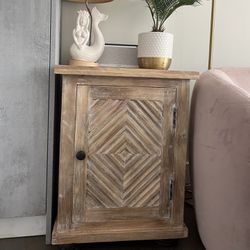Side table cabinet - MOVING MUST GO!
