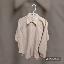 Men's Van Huesen Button Down Shirt