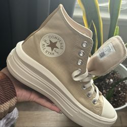 Women’s Converse Platafom Size 7