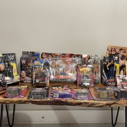Huge WWE wrestling items   New in package/figurines