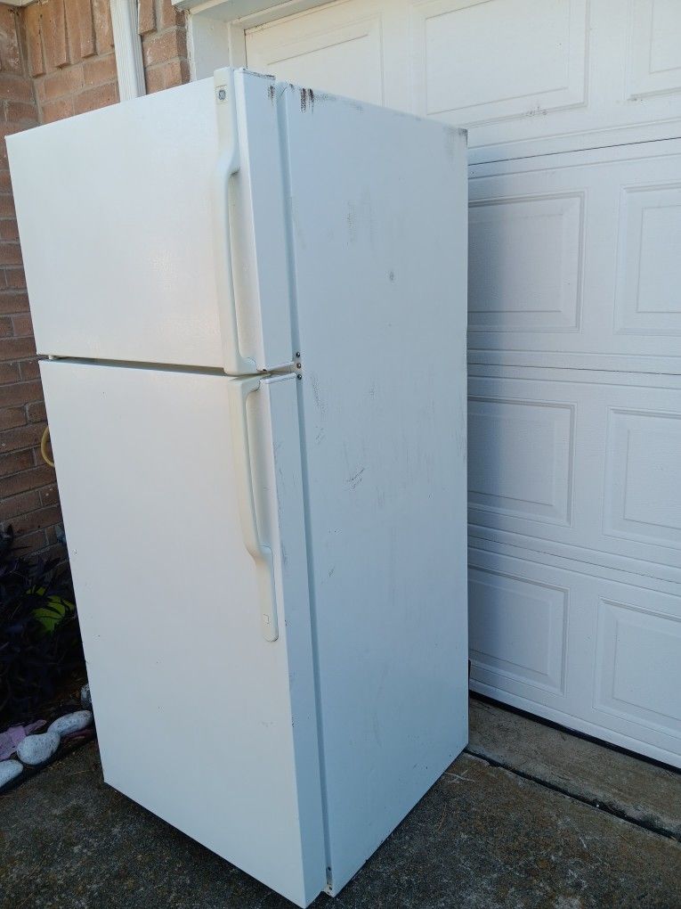 GE Refrigerator
