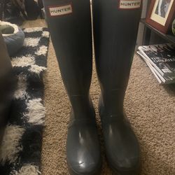 Women’s Hunter rain Boots  Size 9M