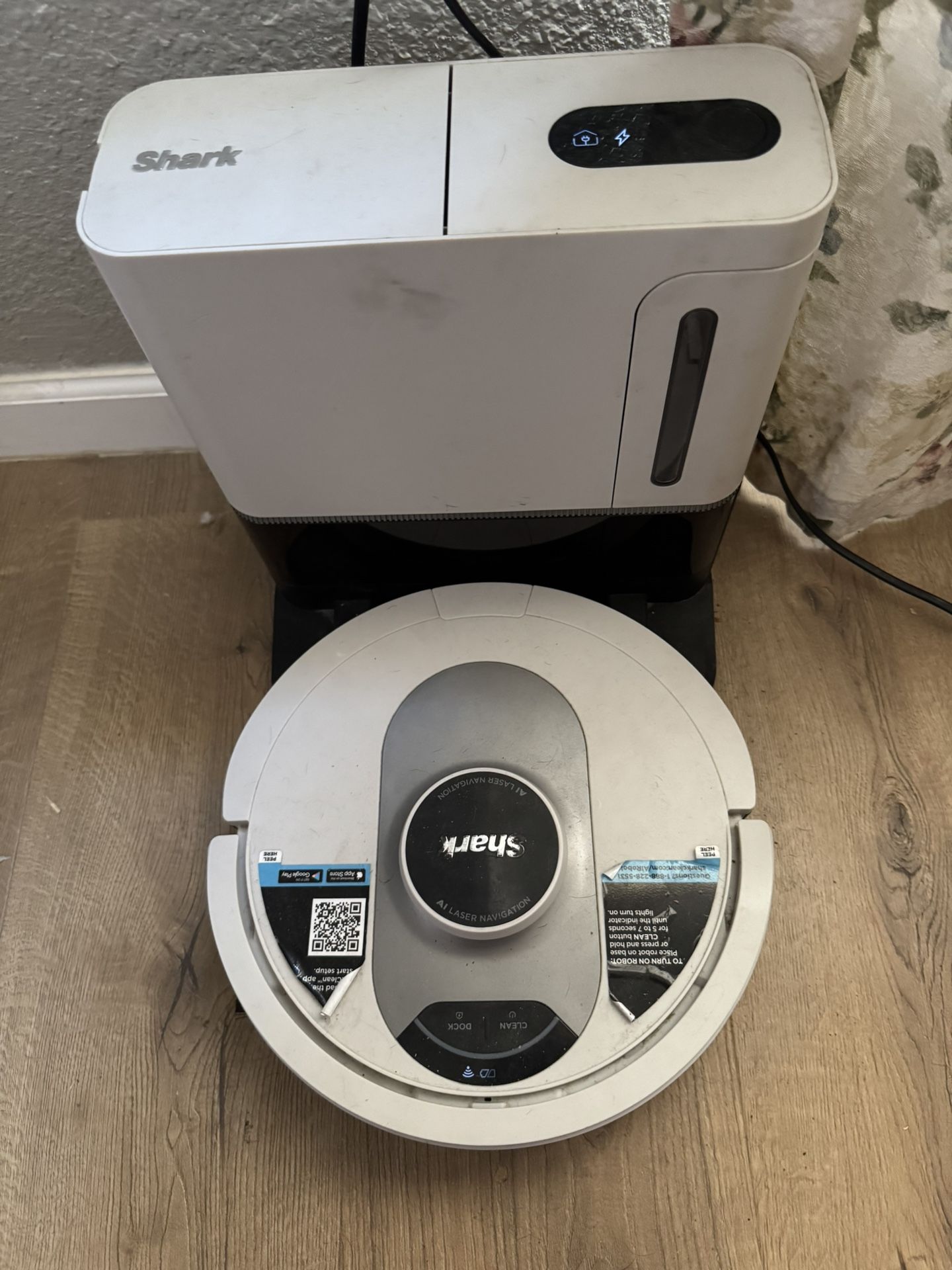 Shark AI Laser Navigator