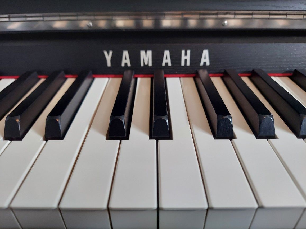 Yamaha Clavinova CLP-785 Digital Piano