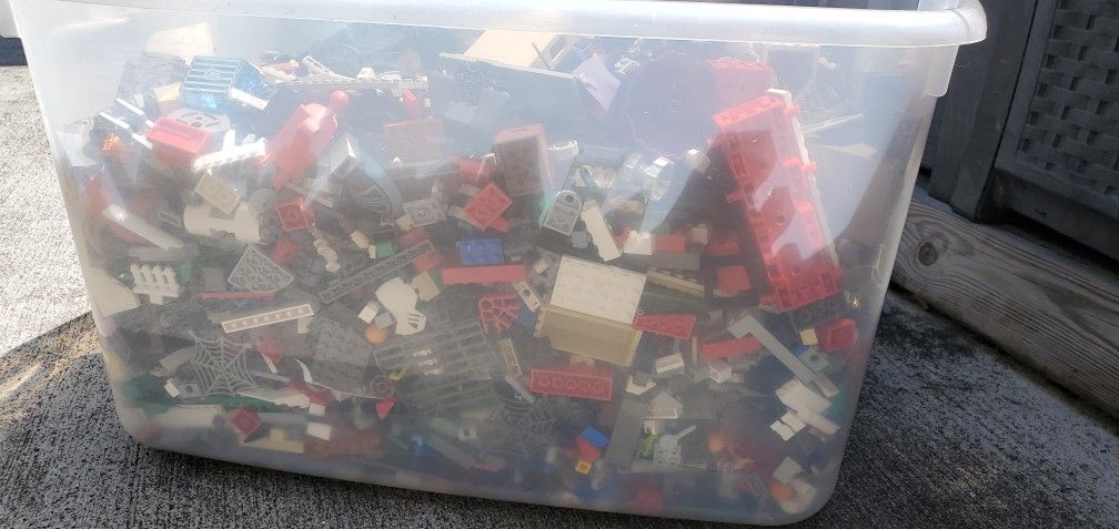 25lbs Of Lego's With Minifigures Indiablna Jones, Harry Potter, Stars And More 