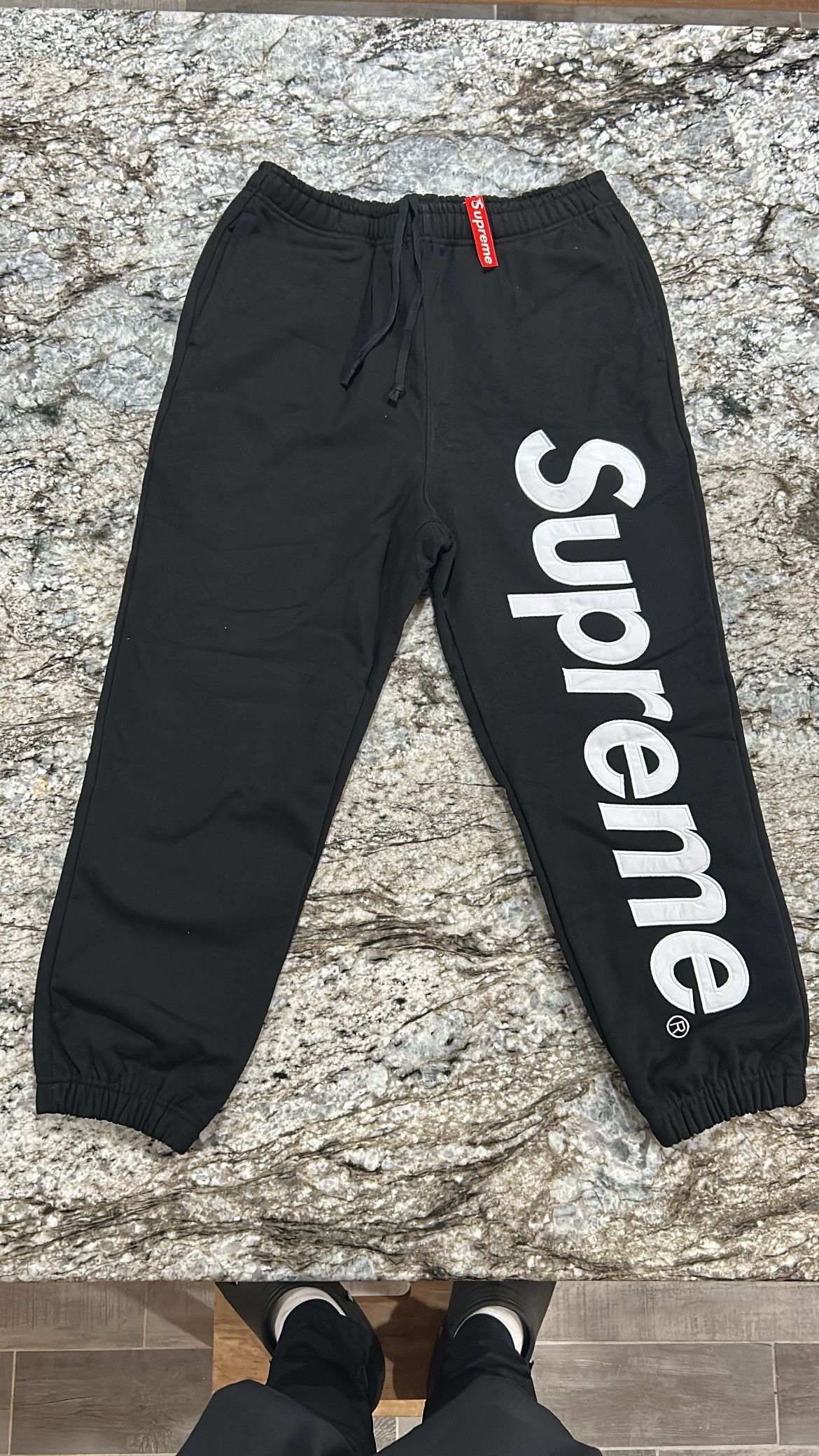 Supreme Logo Sweatpants 