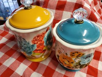 Pioneer woman canisters