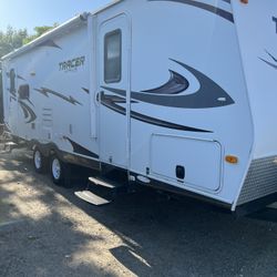 2011  TRACER  Travel trailer 29ft Super slide out Pristine condition 