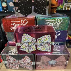 Jojo Siwa Bow Club Box, Bows, Bags, Pins, Keychain, Scrunchie