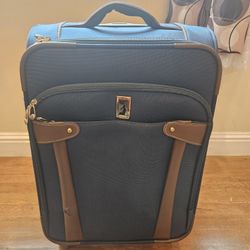 London Fog carry on luggage