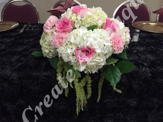 Small main table arrangement