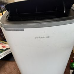 Frigidaire AC unit ! Window PORTABLE AC 