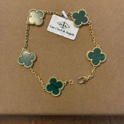 Gold clover bracelet 