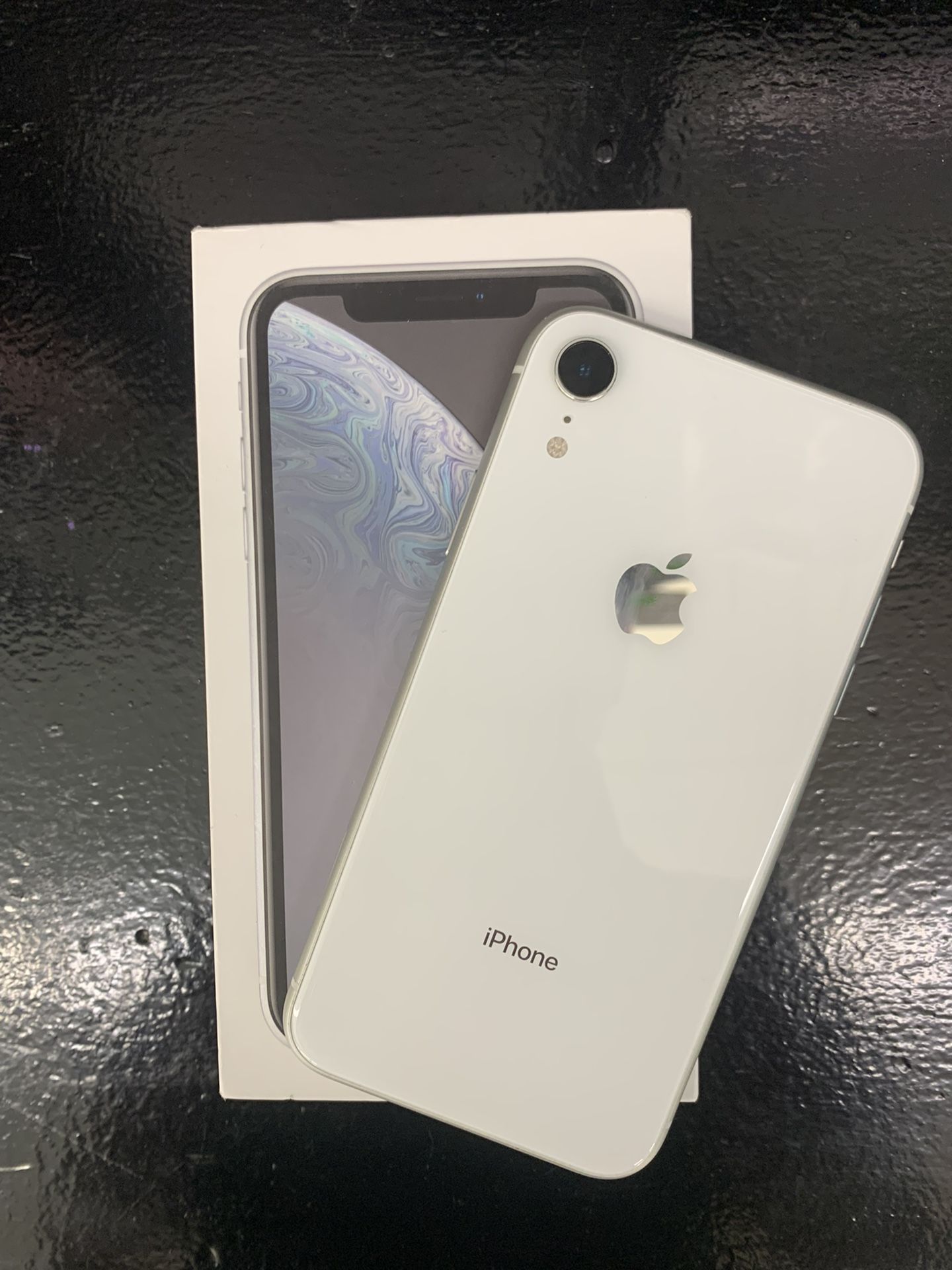 IPHONE XR 64 GB UNLOCKED