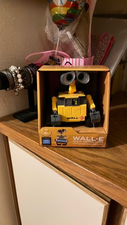WALL·E remote control figure