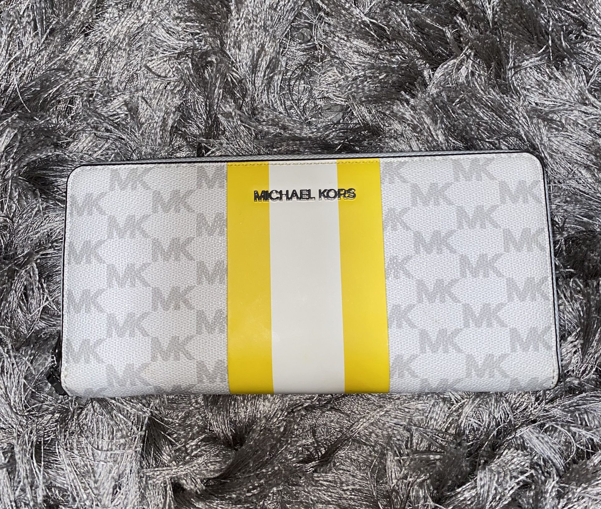Michael Kors Wallet LOCATED IN COVINA