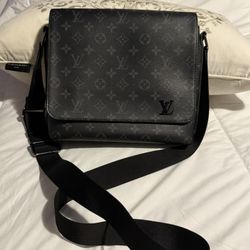 Louis Vuitton Messenger Bag