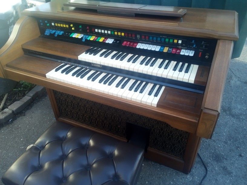 Lowery Organ