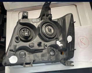 Suburban, Tahoe 07-14 OEM Headlight Light (Right)
