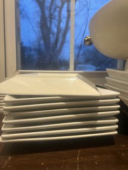 Complete Dinnerware Set For 8- 24 Pieces