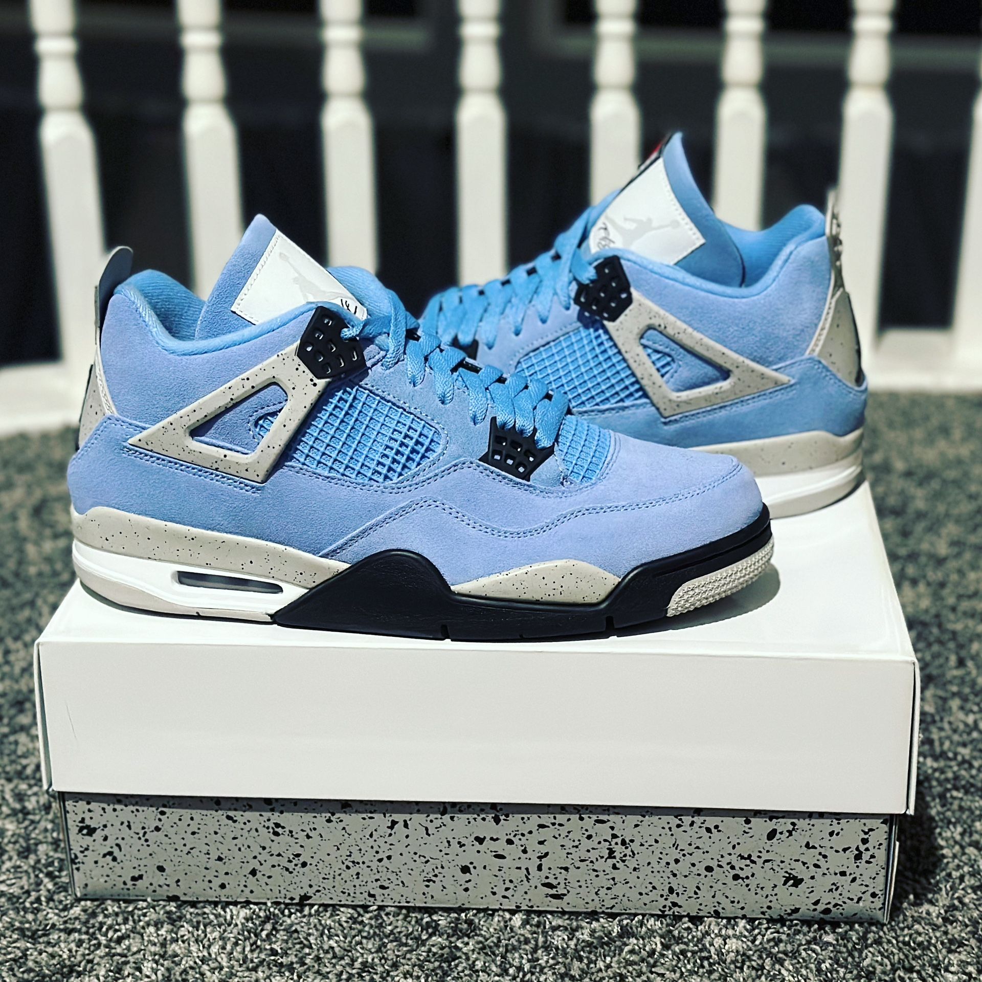 Air Jordan 4 University Blue