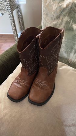 Youth boots