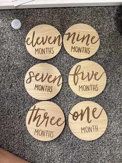 Baby Monthly Milestone Wood Disc Set