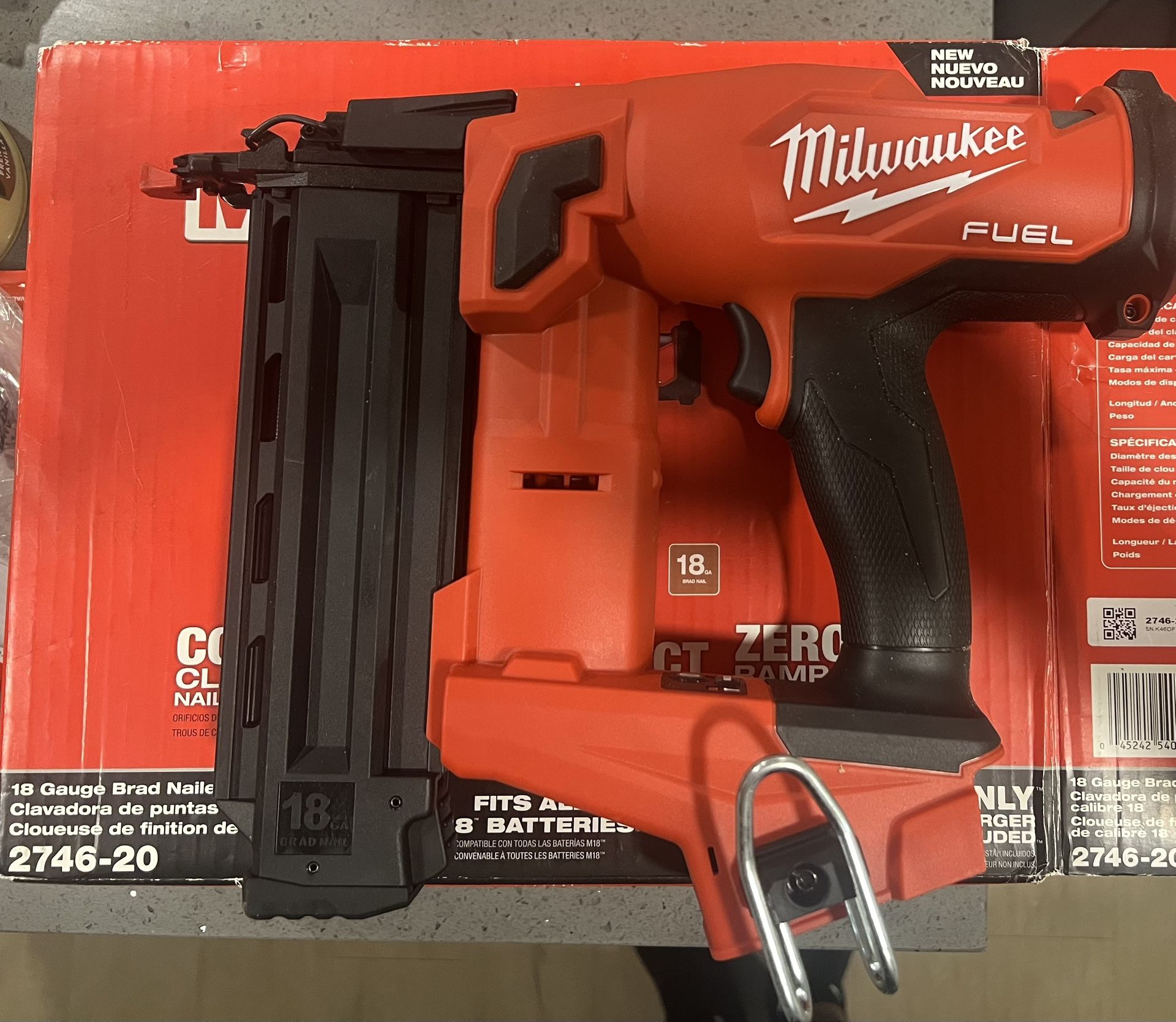 Milwaukee M18 FUEL 18 Gauge Brad Nailer 2746