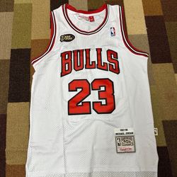 White Michael Jordan Chicago Bulls Jersey 